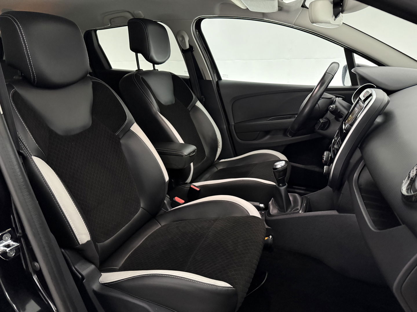 Renault Clio 0.9 TCe | Bose | LED | Clima | Cruise | Camera | Carplay | Trekh. | Stoelverw. | Parkeersens. | NAP