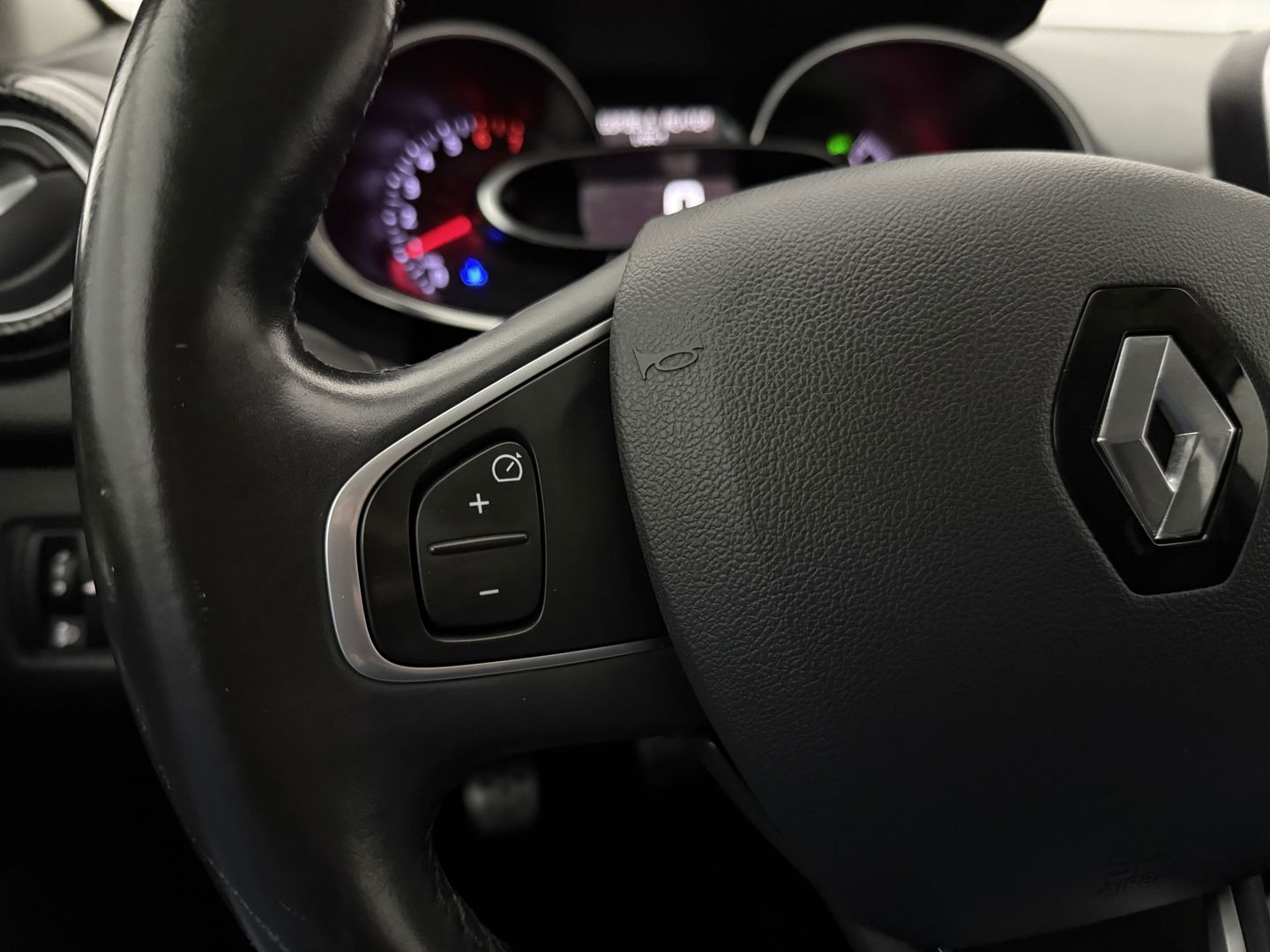 Renault Clio 0.9 TCe | Bose | LED | Clima | Cruise | Camera | Carplay | Trekh. | Stoelverw. | Parkeersens. | NAP