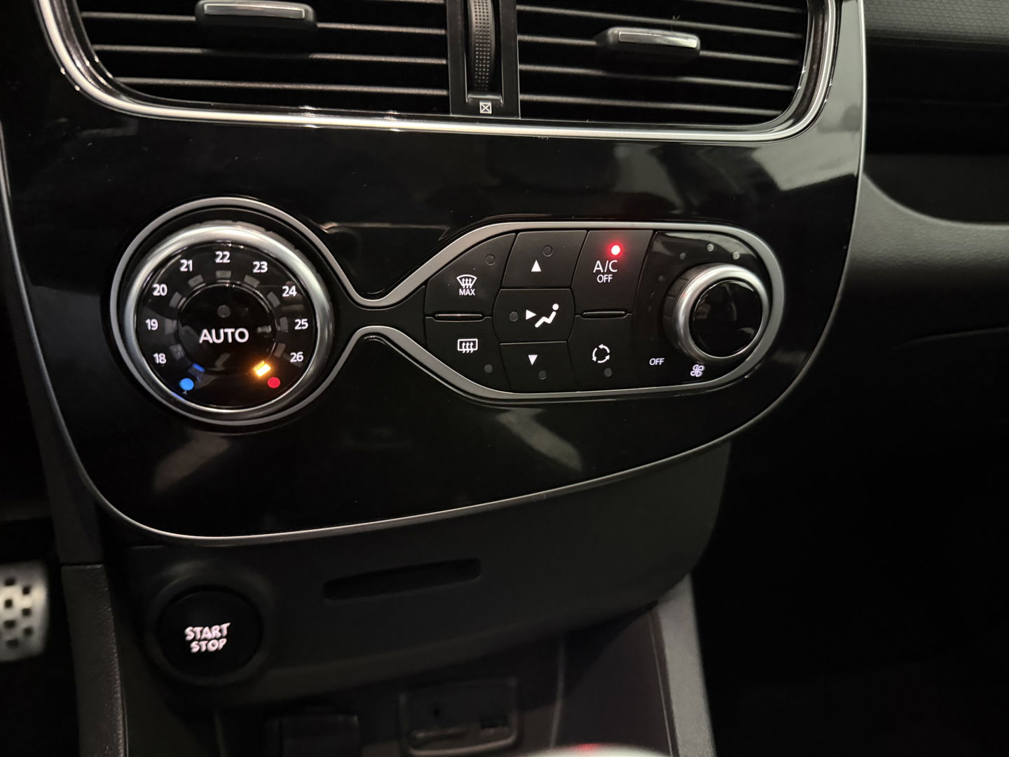 Renault Clio 0.9 TCe | Bose | LED | Clima | Cruise | Camera | Carplay | Trekh. | Stoelverw. | Parkeersens. | NAP