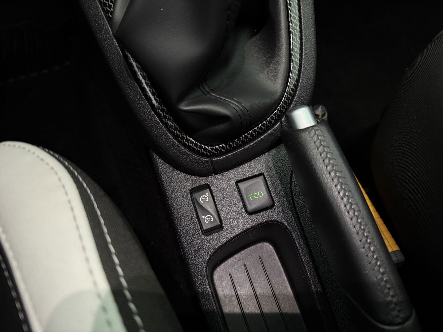 Renault Clio 0.9 TCe | Bose | LED | Clima | Cruise | Camera | Carplay | Trekh. | Stoelverw. | Parkeersens. | NAP