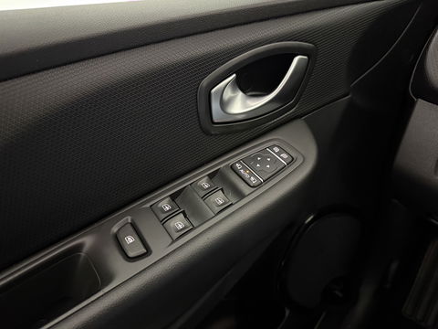 Renault Clio 0.9 TCe | Bose | LED | Clima | Cruise | Camera | Carplay | Trekh. | Stoelverw. | Parkeersens. | NAP