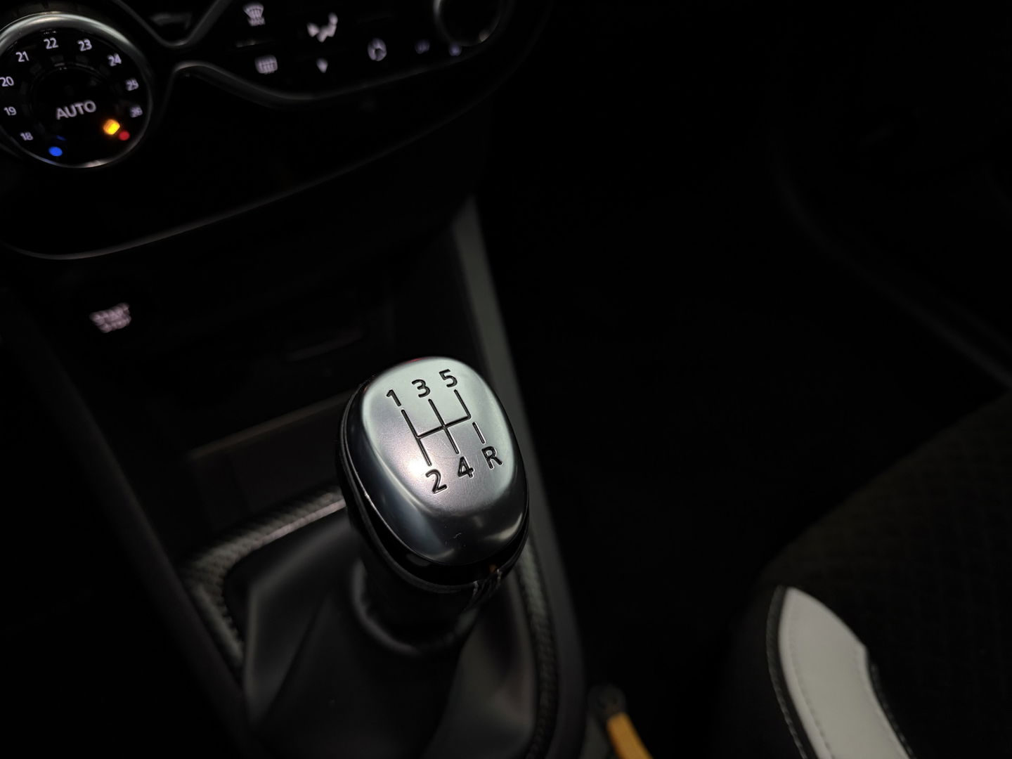 Renault Clio 0.9 TCe | Bose | LED | Clima | Cruise | Camera | Carplay | Trekh. | Stoelverw. | Parkeersens. | NAP