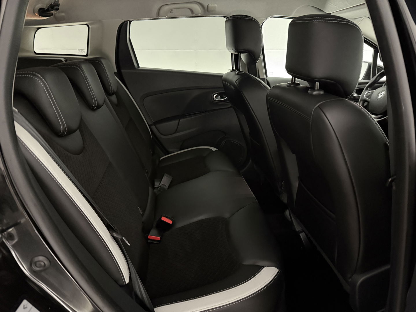 Renault Clio 0.9 TCe | Bose | LED | Clima | Cruise | Camera | Carplay | Trekh. | Stoelverw. | Parkeersens. | NAP