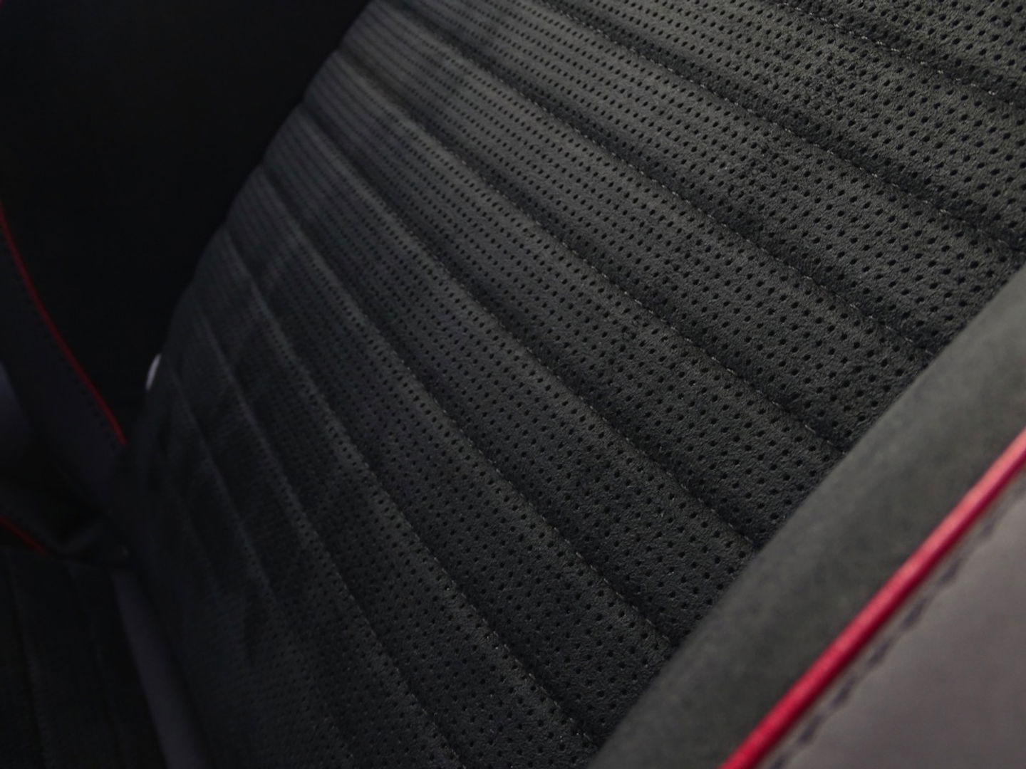 Land Rover Discovery Sport P300e 300PK automaat / R-Dynamic S / LED / 360° camera