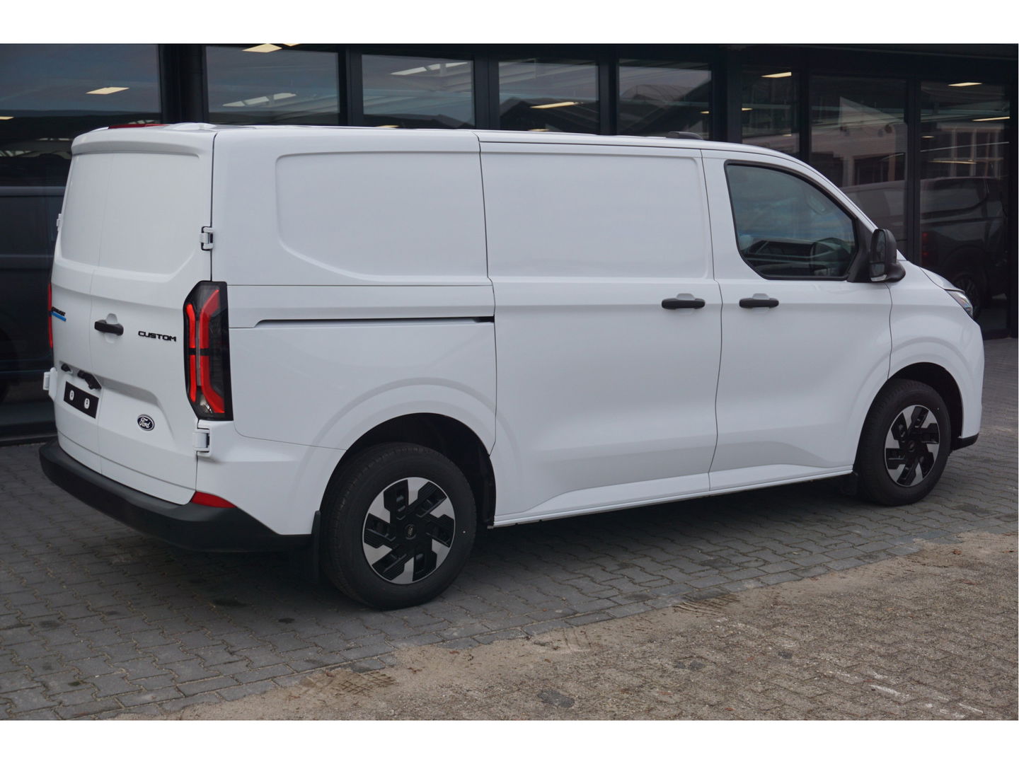 Ford E-Transit Custom 320S 218PK 64KWH Trend AUT BPM VRIJ!! Apple CP / Android A, LED, 2300KG Trekgewicht NR. EC02