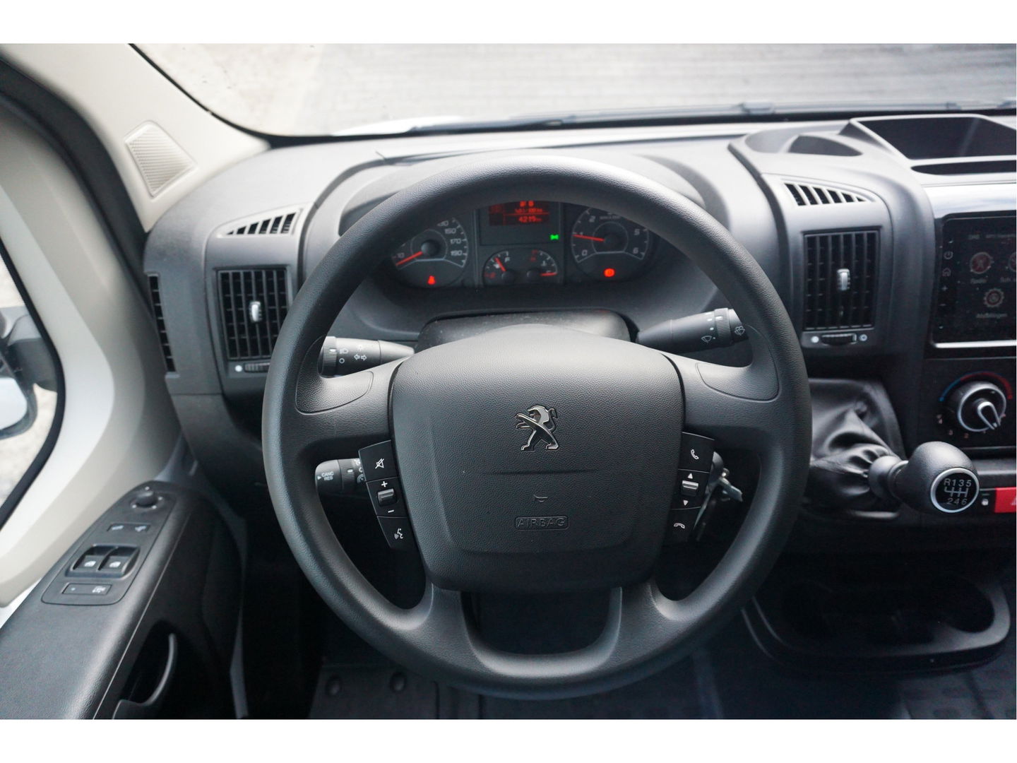 Peugeot Boxer 35 2.2 140PK L2H2 BPM VRIJ!! Apple CP / Android A, Airco, Cam, 270° Deur!! NR. J417*