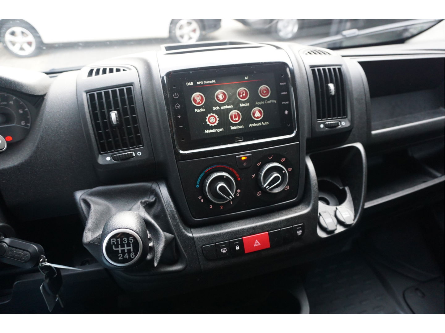 Peugeot Boxer 35 2.2 140PK L2H2 BPM VRIJ!! Apple CP / Android A, Airco, Cam, 270° Deur!! NR. J417*