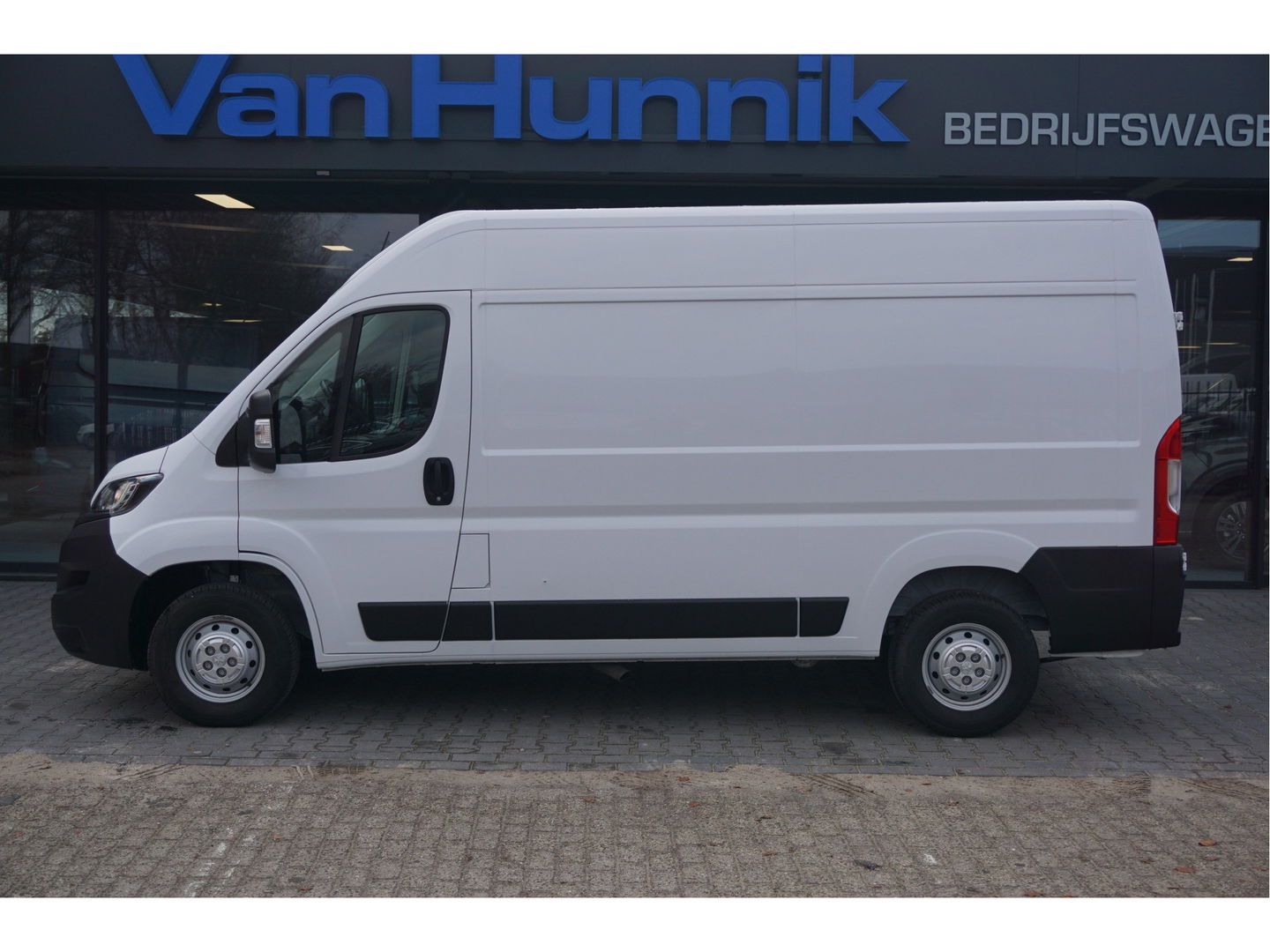 Peugeot Boxer 35 2.2 140PK L2H2 BPM VRIJ!! Apple CP / Android A, Airco, Cam, 270° Deur!! NR. J417*
