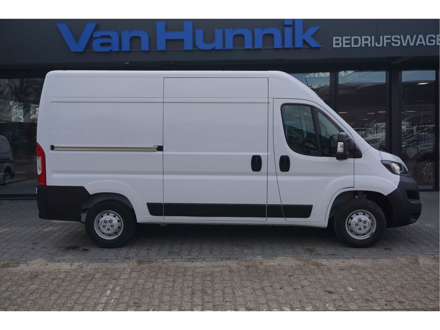 Peugeot Boxer 35 2.2 140PK L2H2 BPM VRIJ!! Apple CP / Android A, Airco, Cam, 270° Deur!! NR. J417*