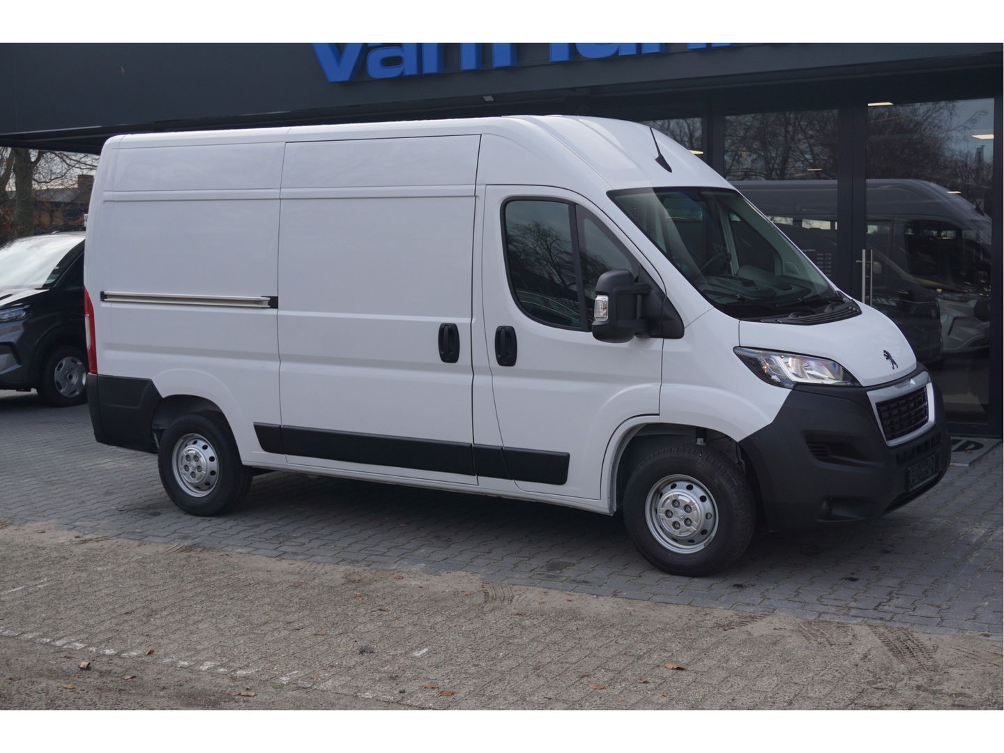 Peugeot Boxer 35 2.2 140PK L2H2 BPM VRIJ!! Apple CP / Android A, Airco, Cam, 270° Deur!! NR. J417*