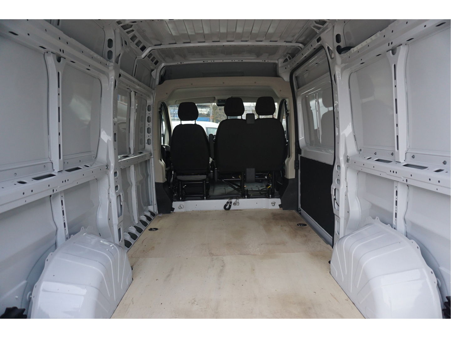 Peugeot Boxer 35 2.2 140PK L2H2 BPM VRIJ!! Apple CP / Android A, Airco, Cam, 270° Deur!! NR. J417*