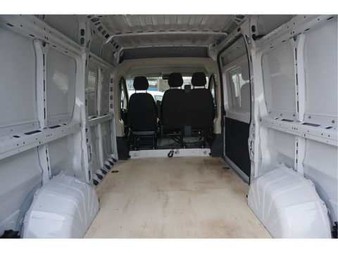 Peugeot Boxer 35 2.2 140PK L2H2 BPM VRIJ!! Apple CP / Android A, Airco, Cam, 270° Deur!! NR. J417*