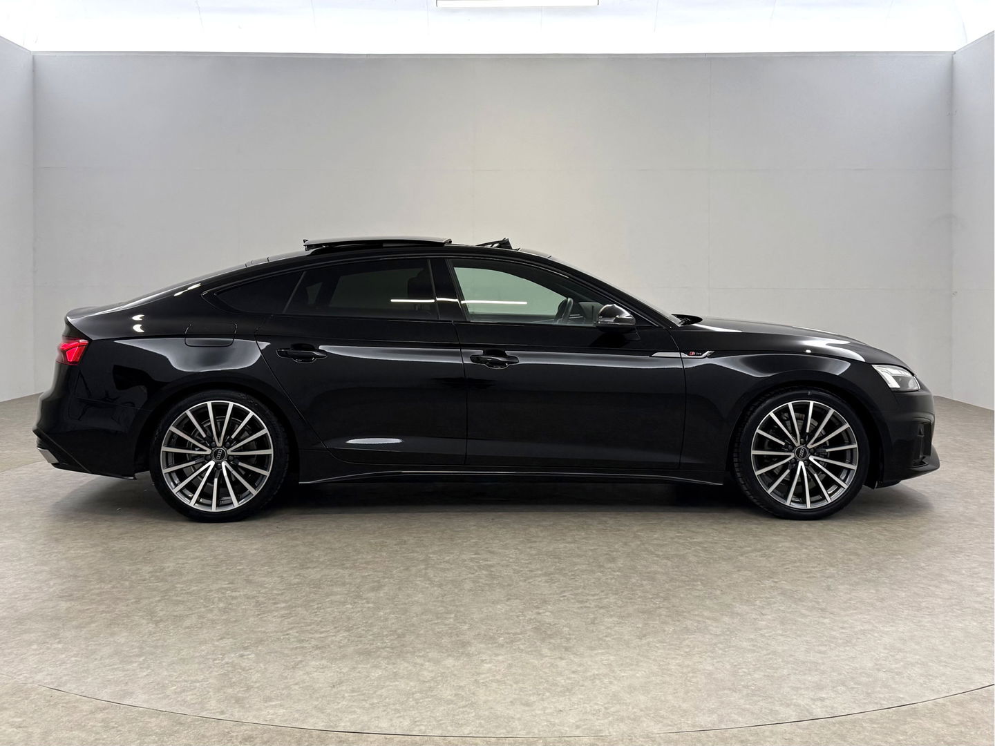 Audi A5 TFSI S-Line Black Optic | Pano | Virtual | b&o | Sfeer | Carplay | Stoelverw. | Parkeersens.
