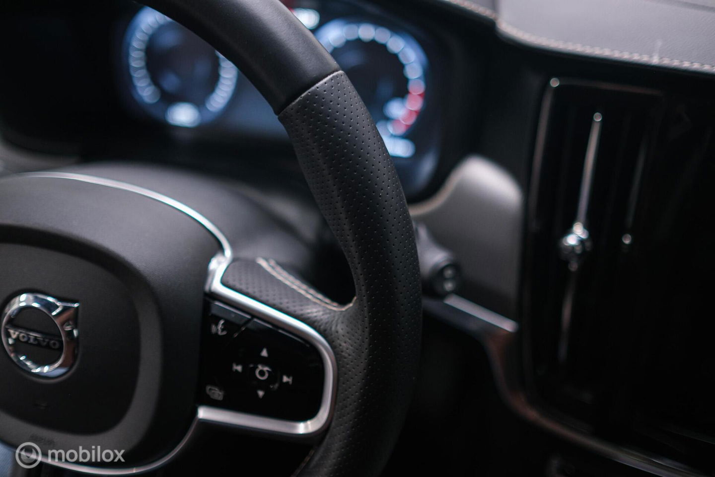 Volvo V90 2.0 T4 R-Design | Harman Kardon | Adaptive | Scandinavian line | Pilot Assist | Camera |HUD | Zonneschermen| Leder | Memory | Pa