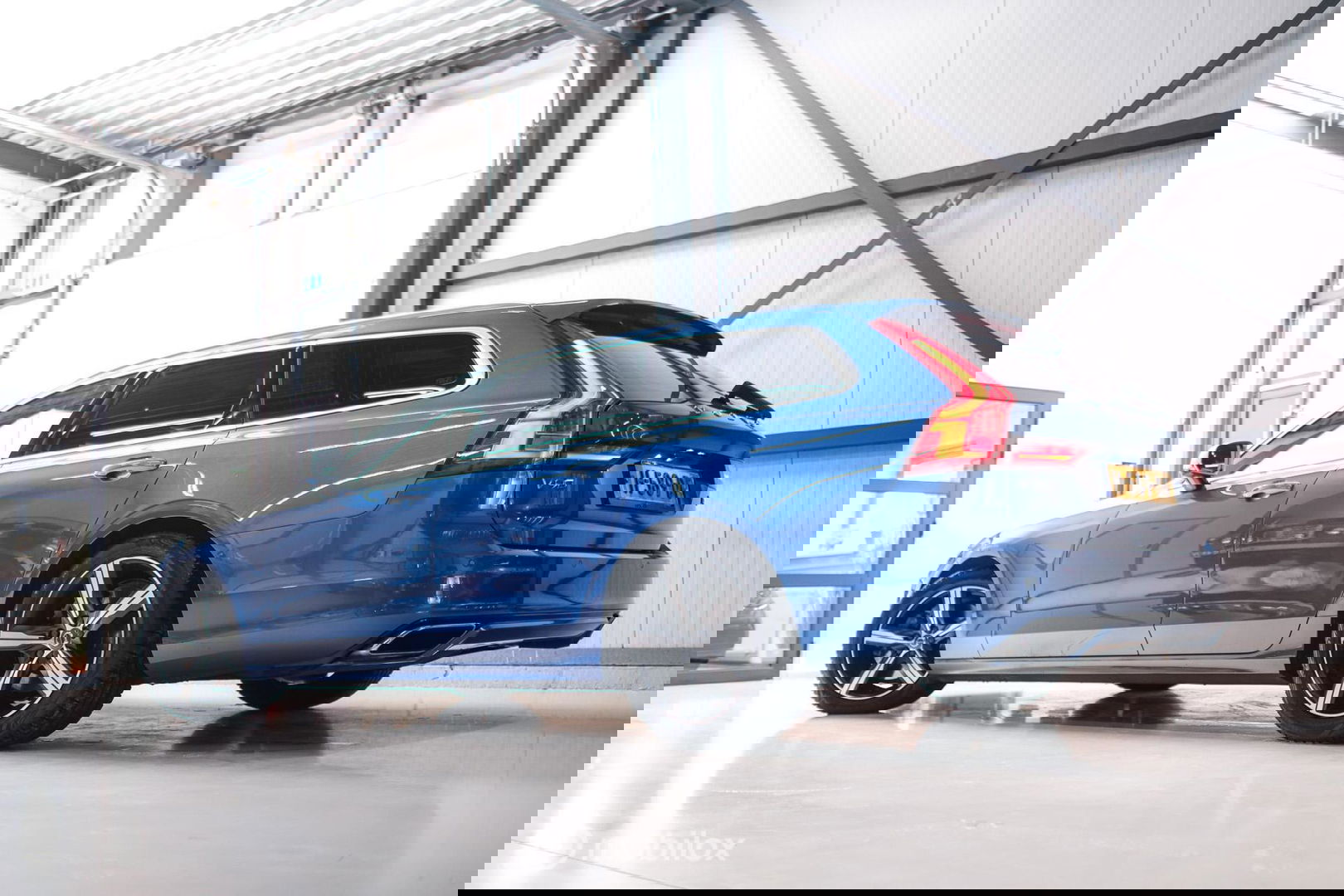 Volvo V90 2.0 T4 R-Design | Harman Kardon | Adaptive | Scandinavian line | Pilot Assist | Camera |HUD | Zonneschermen| Leder | Memory | Pa