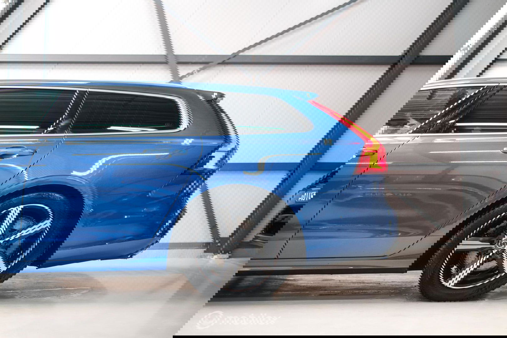 Volvo V90 2.0 T4 R-Design | Harman Kardon | Adaptive | Scandinavian line | Pilot Assist | Camera |HUD | Zonneschermen| Leder | Memory | Pa