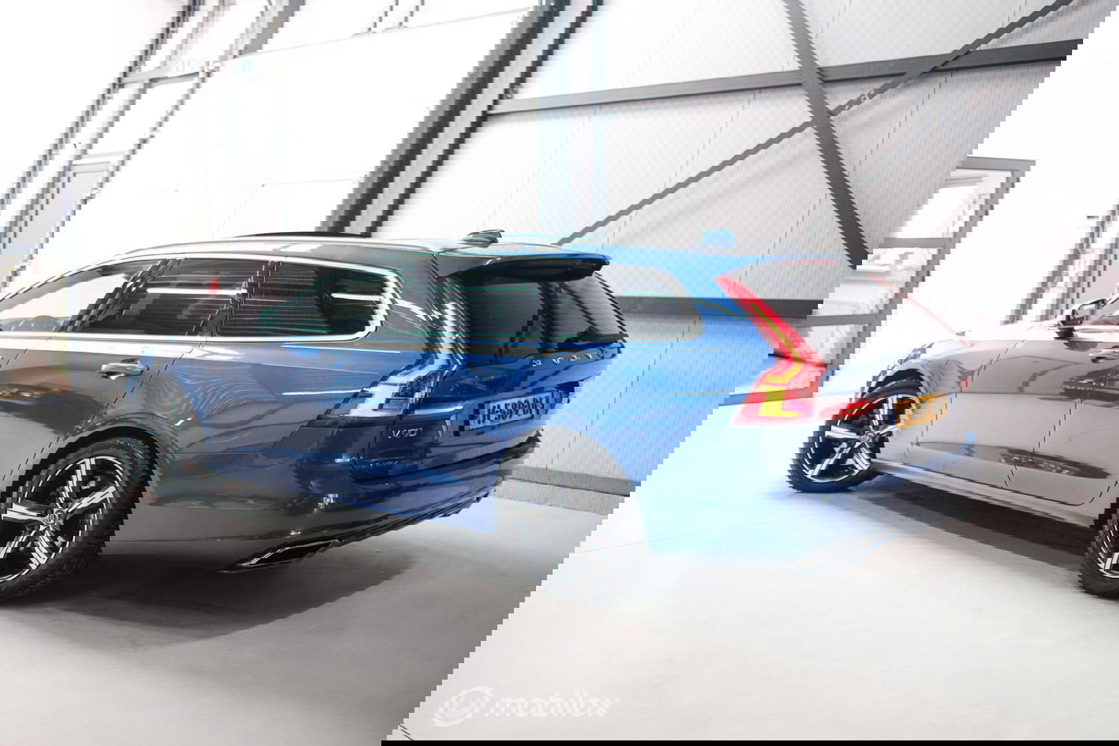 Volvo V90 2.0 T4 R-Design | Harman Kardon | Adaptive | Scandinavian line | Pilot Assist | Camera |HUD | Zonneschermen| Leder | Memory | Pa