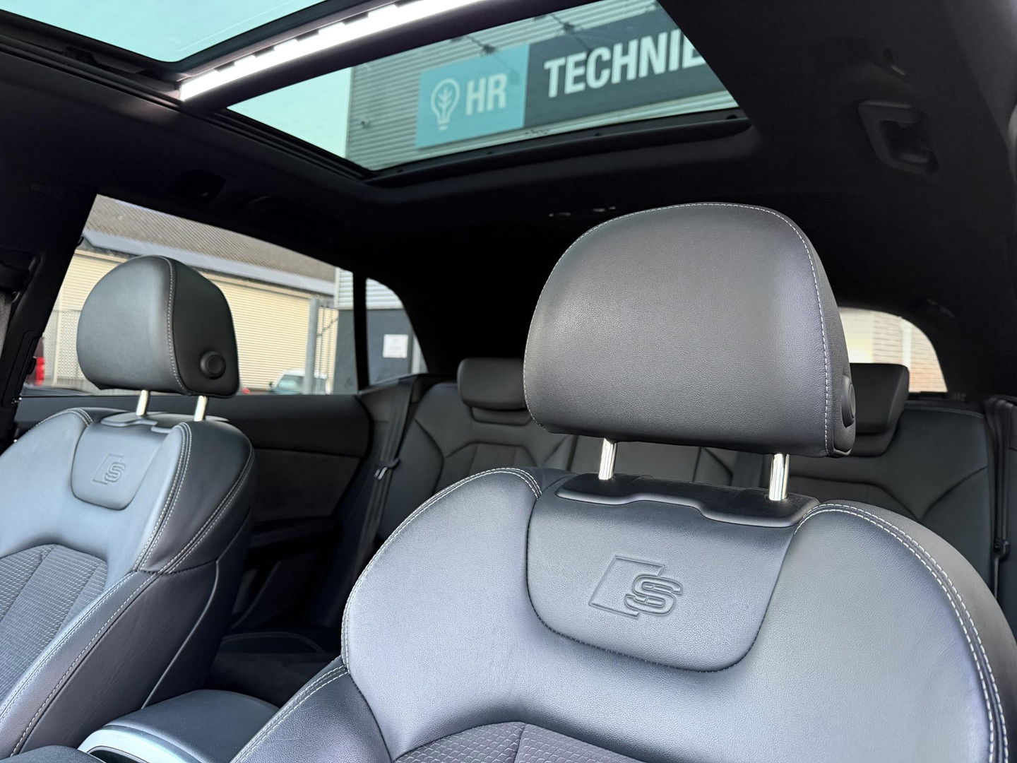 Audi Q8 55 TFSI e quattro Pro Line Advanced Hybrid l Luchtvering l Trekhaak l winter en zomerset