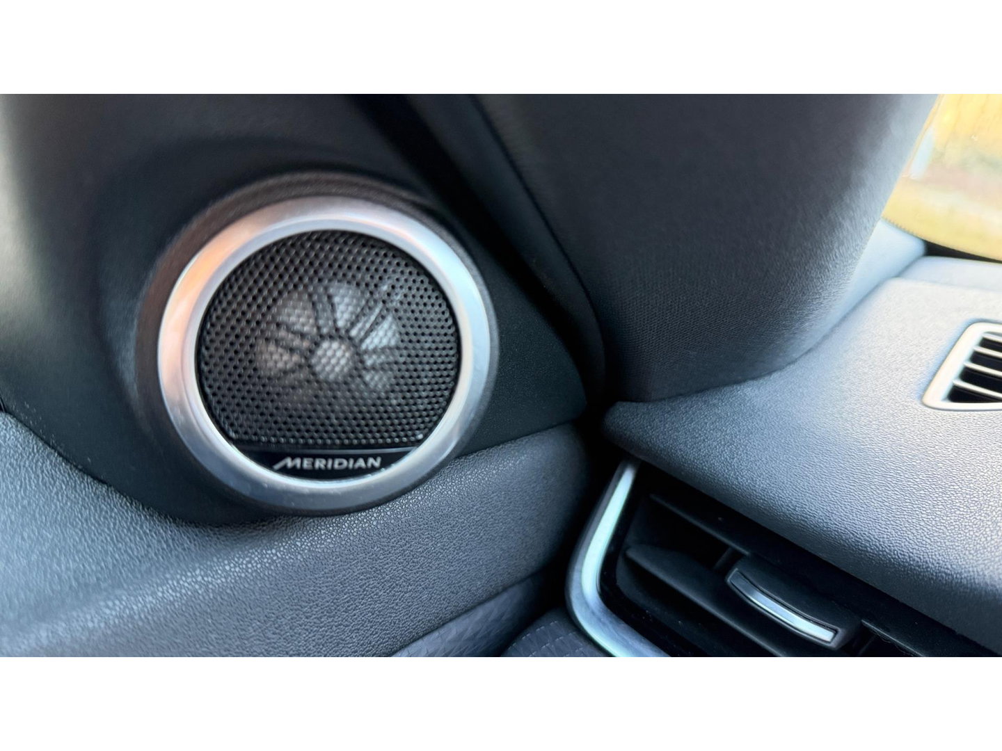 Land Rover Range Rover Evoque 2.0 D180 AWD R-Dynamic SE Leer Navi Led-Xenon Meridia Soundsysteem,