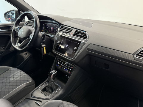 Volkswagen Tiguan 1.4 TSI eHybrid R-Line Business+ Panoramadak PDC NAVI ACC IQ Light 24 Maanden garantie* (Vraag naar de voorwaarden)