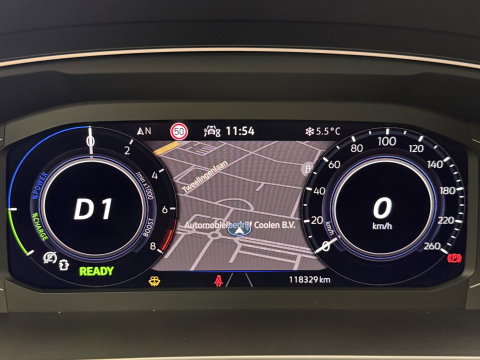 Volkswagen Tiguan 1.4 TSI eHybrid R-Line Business+ Panoramadak PDC NAVI ACC IQ Light 24 Maanden garantie* (Vraag naar de voorwaarden)