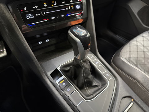 Volkswagen Tiguan 1.4 TSI eHybrid R-Line Business+ Panoramadak PDC NAVI ACC IQ Light 24 Maanden garantie* (Vraag naar de voorwaarden)