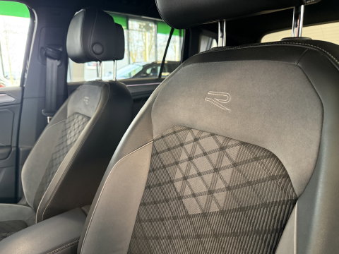 Volkswagen Tiguan 1.4 TSI eHybrid R-Line Business+ Panoramadak PDC NAVI ACC IQ Light 24 Maanden garantie* (Vraag naar de voorwaarden)