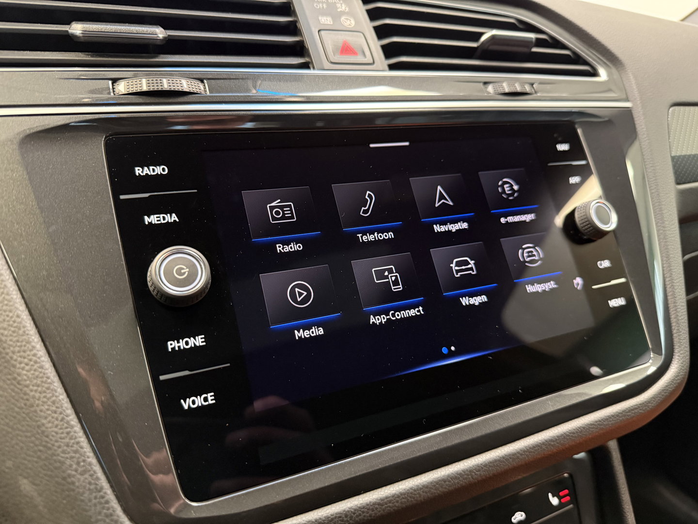 Volkswagen Tiguan 1.4 TSI eHybrid R-Line Business+ Panoramadak PDC NAVI ACC IQ Light 24 Maanden garantie* (Vraag naar de voorwaarden)