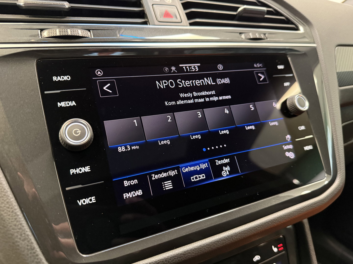 Volkswagen Tiguan 1.4 TSI eHybrid R-Line Business+ Panoramadak PDC NAVI ACC IQ Light 24 Maanden garantie* (Vraag naar de voorwaarden)