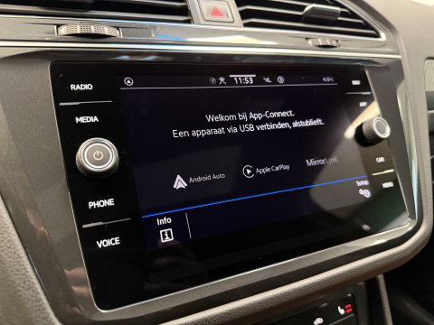 Volkswagen Tiguan 1.4 TSI eHybrid R-Line Business+ Panoramadak PDC NAVI ACC IQ Light 24 Maanden garantie* (Vraag naar de voorwaarden)