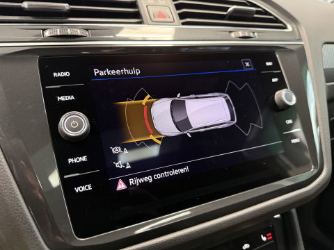 Volkswagen Tiguan 1.4 TSI eHybrid R-Line Business+ Panoramadak PDC NAVI ACC IQ Light 24 Maanden garantie* (Vraag naar de voorwaarden)