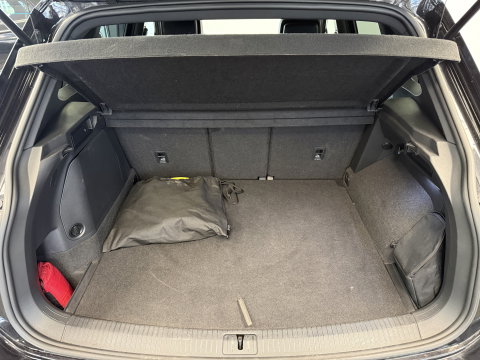 Volkswagen Tiguan 1.4 TSI eHybrid R-Line Business+ Panoramadak PDC NAVI ACC IQ Light 24 Maanden garantie* (Vraag naar de voorwaarden)