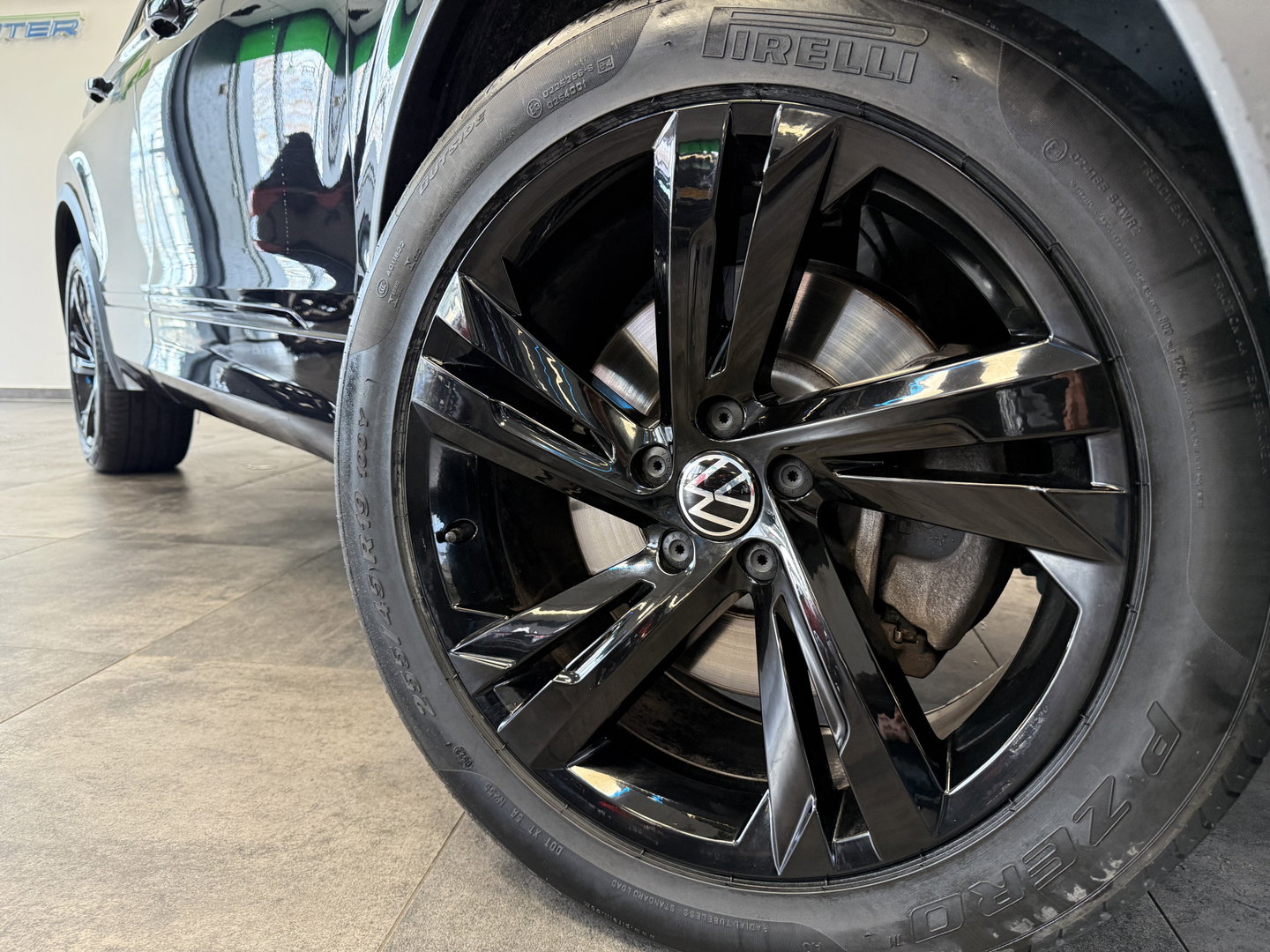 Volkswagen Tiguan 1.4 TSI eHybrid R-Line Business+ Panoramadak PDC NAVI ACC IQ Light 24 Maanden garantie* (Vraag naar de voorwaarden)