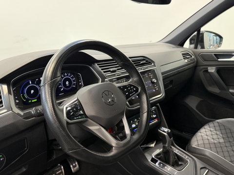 Volkswagen Tiguan 1.4 TSI eHybrid R-Line Business+ Panoramadak PDC NAVI ACC IQ Light 24 Maanden garantie* (Vraag naar de voorwaarden)