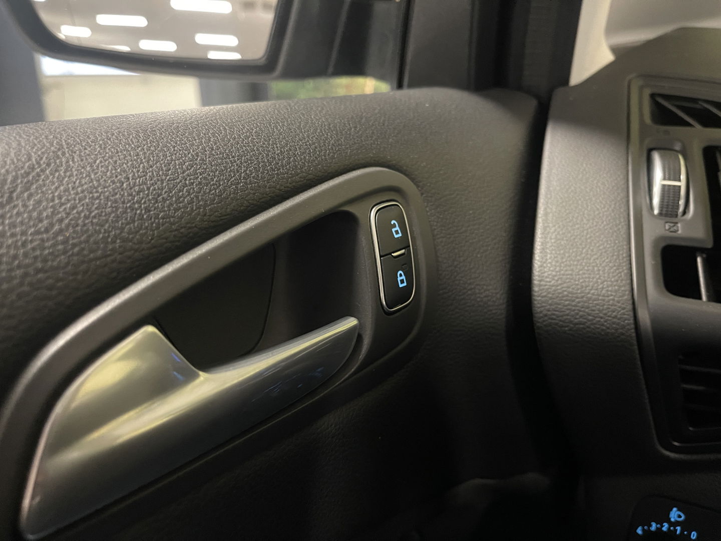 Ford C-MAX 1.5 Titanium | Unieke Kilometerstand! | 1e Eigenaar | Stuurwielverwarming | Stoelverwarming | Cruise Control |