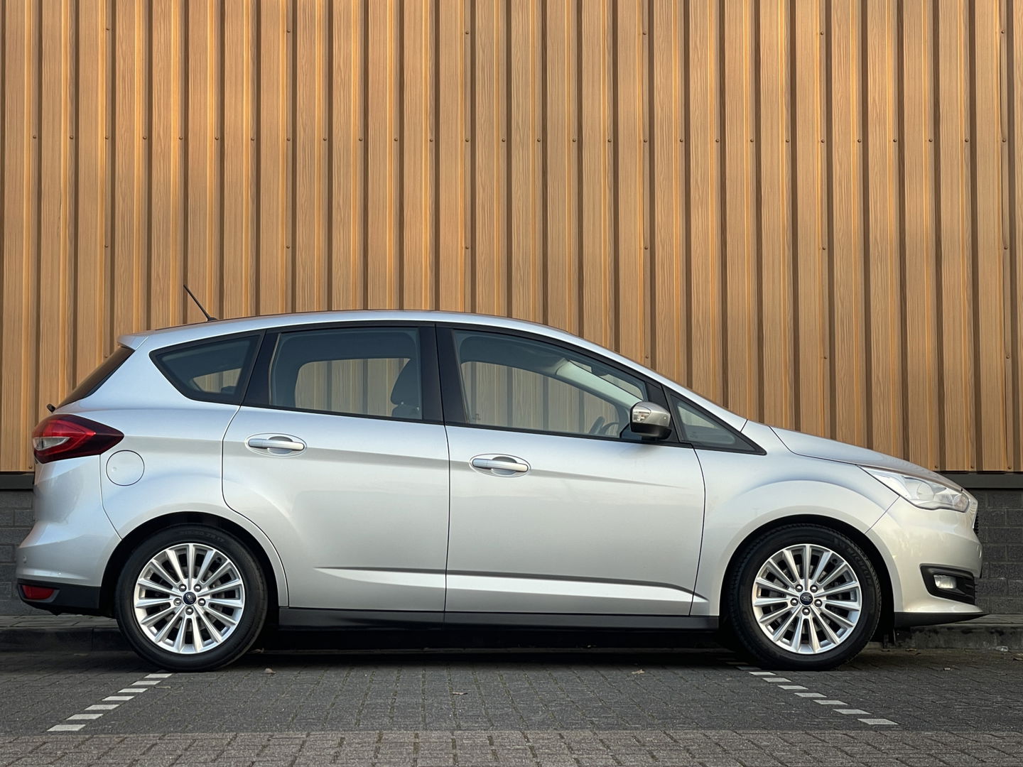 Ford C-MAX 1.5 Titanium | Unieke Kilometerstand! | 1e Eigenaar | Stuurwielverwarming | Stoelverwarming | Cruise Control |