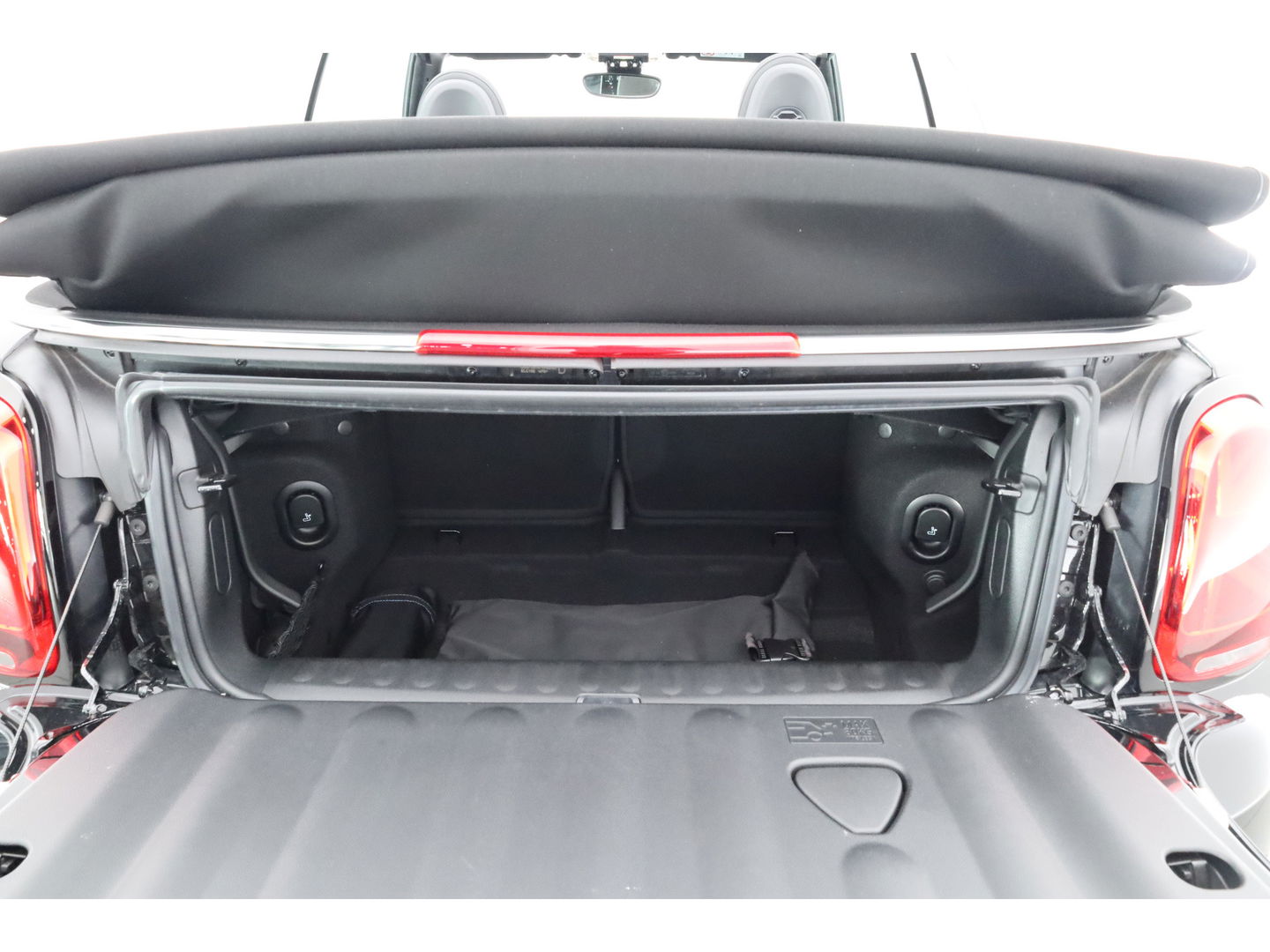 MINI Cabrio 1.5 Cooper Rockingham GT Edition | John Cooper Works | Navi + CarPlay | Stoelverw. | 18'' | Digi Cockpit | Cruise