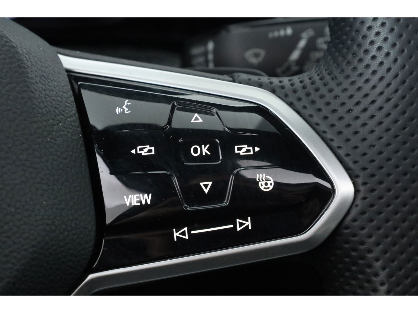 Volkswagen Golf 1.5 eTSI R-Line DSG | Pano | Harman Kardon | Stoel- Stuurverw. | Apple CarPlay | IQ. Light | Adapt. Cruise