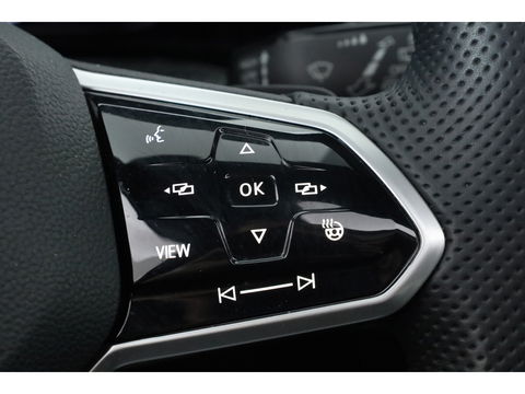 Volkswagen Golf 1.5 eTSI R-Line DSG | Pano | Harman Kardon | Stoel- Stuurverw. | Apple CarPlay | IQ. Light | Adapt. Cruise