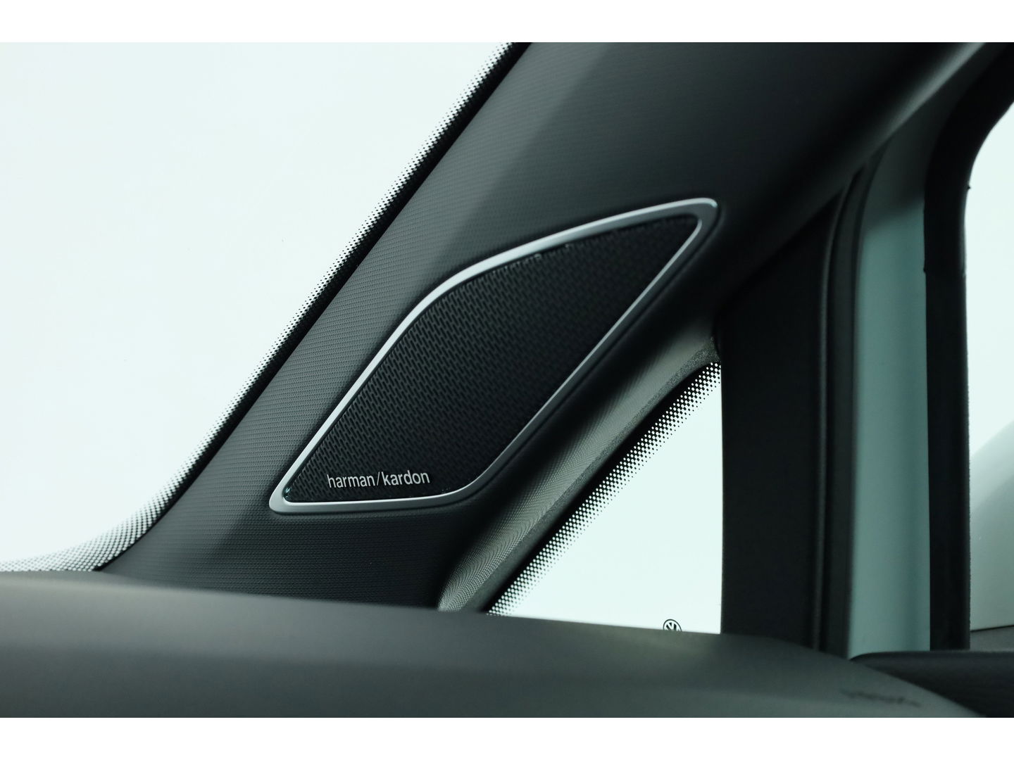 Volkswagen Golf 1.5 eTSI R-Line DSG | Pano | Harman Kardon | Stoel- Stuurverw. | Apple CarPlay | IQ. Light | Adapt. Cruise