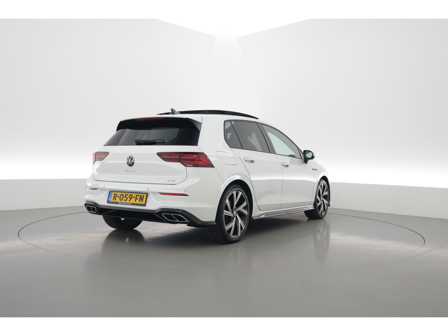 Volkswagen Golf 1.5 eTSI R-Line DSG | Pano | Harman Kardon | Stoel- Stuurverw. | Apple CarPlay | IQ. Light | Adapt. Cruise