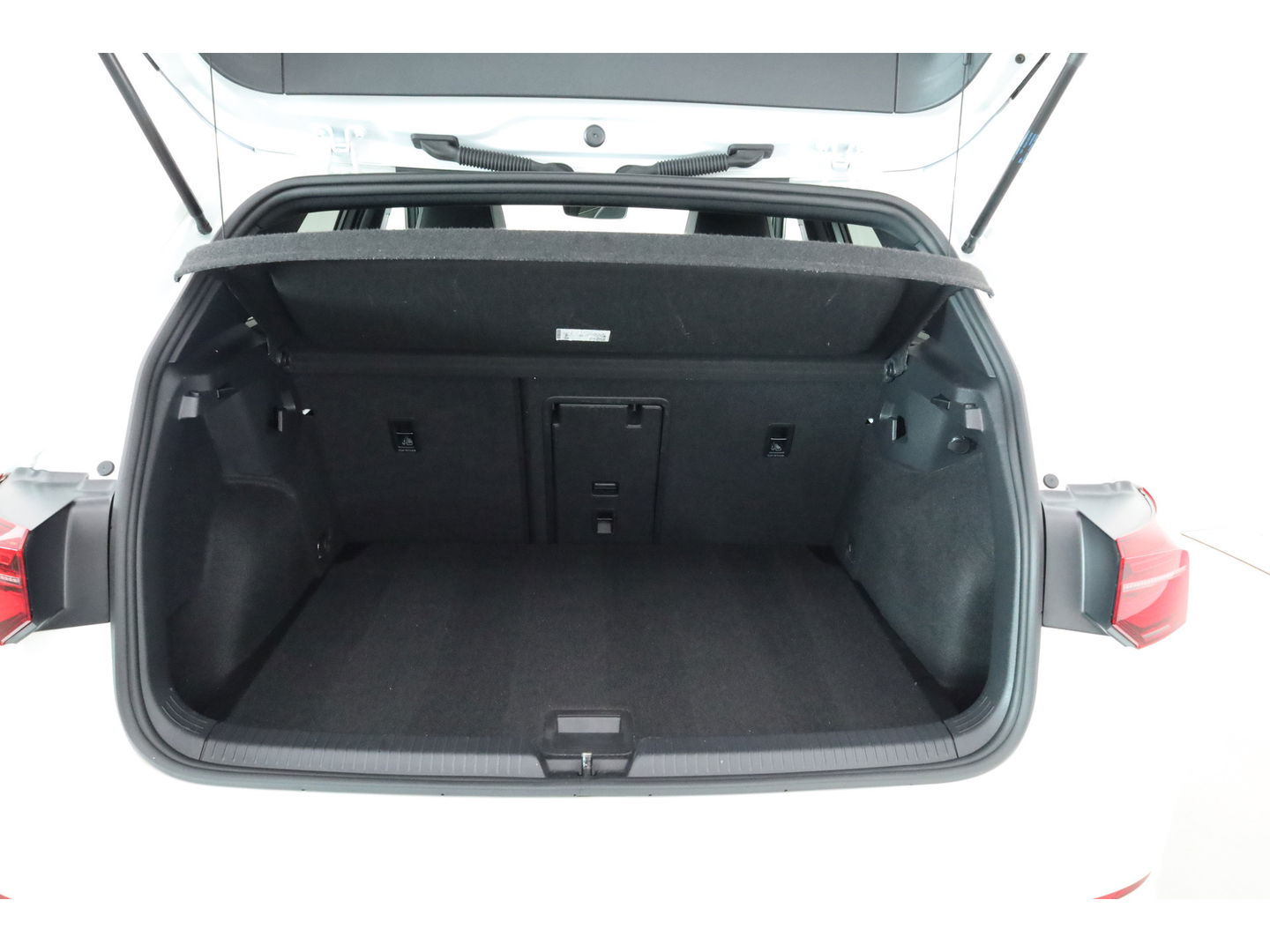 Volkswagen Golf 1.5 eTSI R-Line DSG | Pano | Harman Kardon | Stoel- Stuurverw. | Apple CarPlay | IQ. Light | Adapt. Cruise