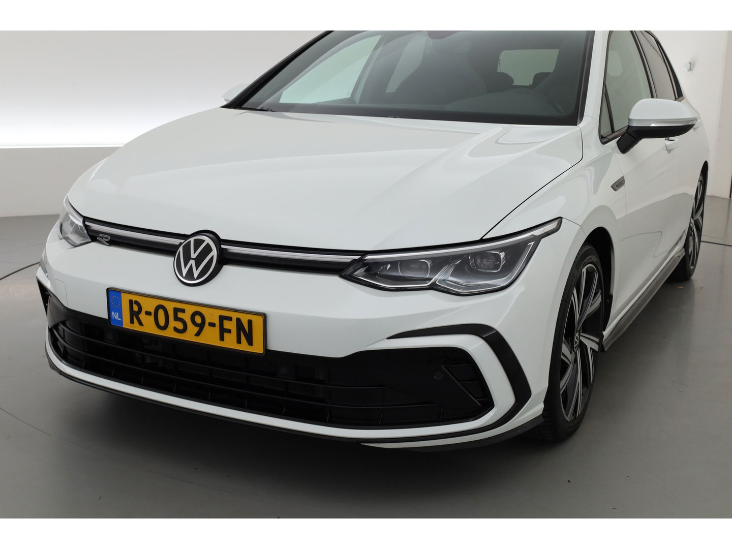 Volkswagen Golf 1.5 eTSI R-Line DSG | Pano | Harman Kardon | Stoel- Stuurverw. | Apple CarPlay | IQ. Light | Adapt. Cruise