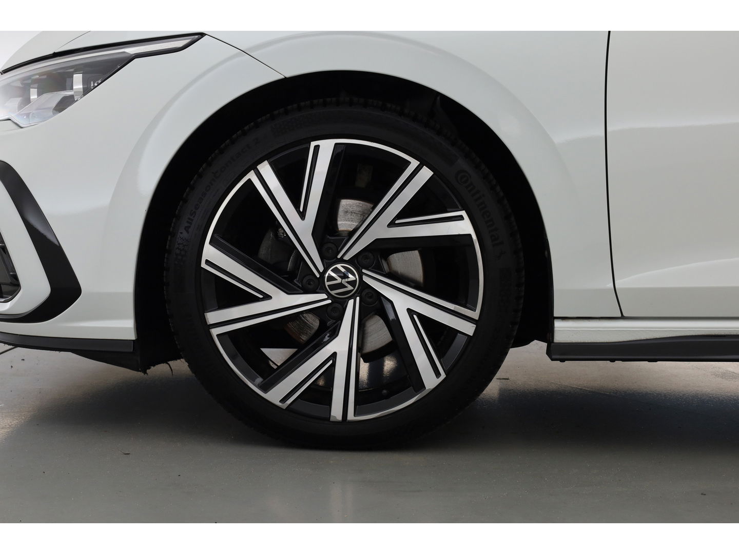 Volkswagen Golf 1.5 eTSI R-Line DSG | Pano | Harman Kardon | Stoel- Stuurverw. | Apple CarPlay | IQ. Light | Adapt. Cruise