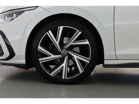 Volkswagen Golf 1.5 eTSI R-Line DSG | Pano | Harman Kardon | Stoel- Stuurverw. | Apple CarPlay | IQ. Light | Adapt. Cruise