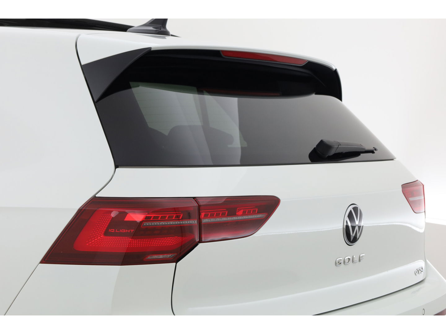 Volkswagen Golf 1.5 eTSI R-Line DSG | Pano | Harman Kardon | Stoel- Stuurverw. | Apple CarPlay | IQ. Light | Adapt. Cruise