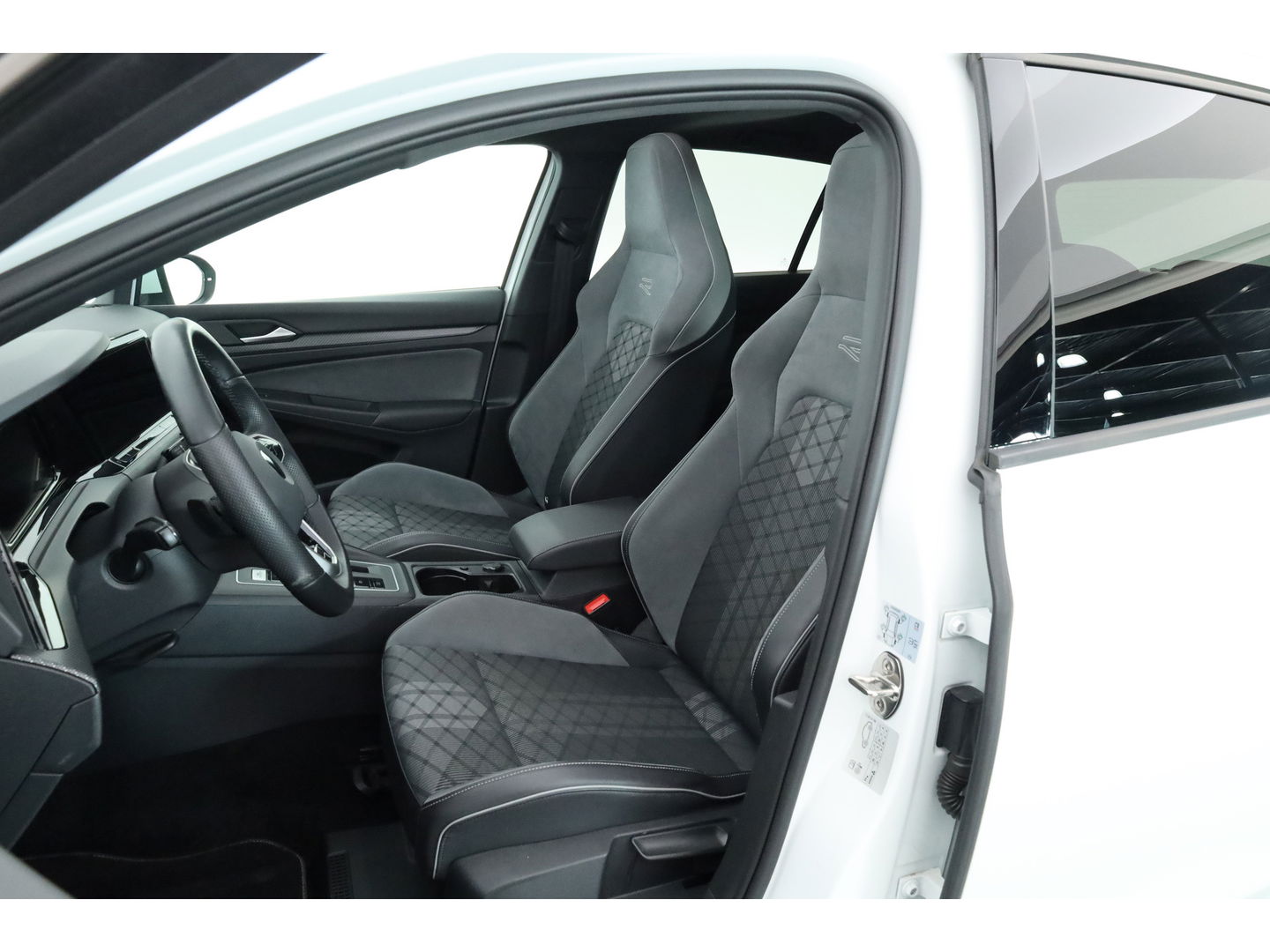 Volkswagen Golf 1.5 eTSI R-Line DSG | Pano | Harman Kardon | Stoel- Stuurverw. | Apple CarPlay | IQ. Light | Adapt. Cruise