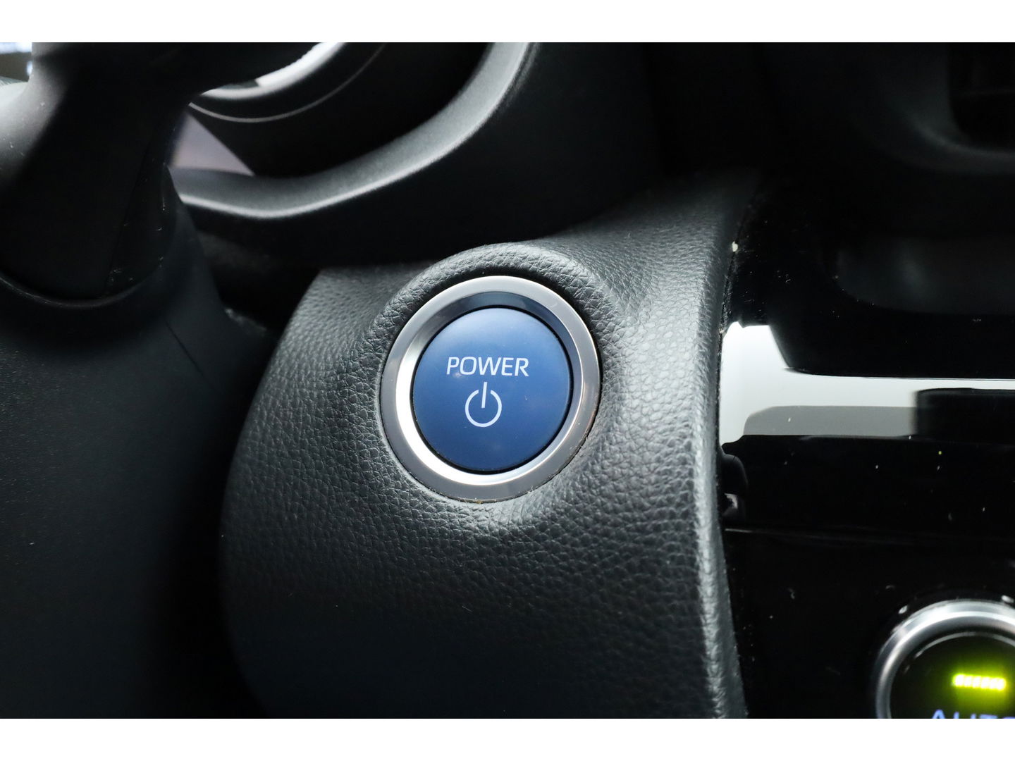 Toyota Yaris Cross 1.5 Hybrid Dynamic | Navi | Cruise | Apple CarPlay & Android Auto | PDC V+A | Camera | Stoelverw. | Dodehoekdet. | LED GERESERVEERD TOT MAANDAG