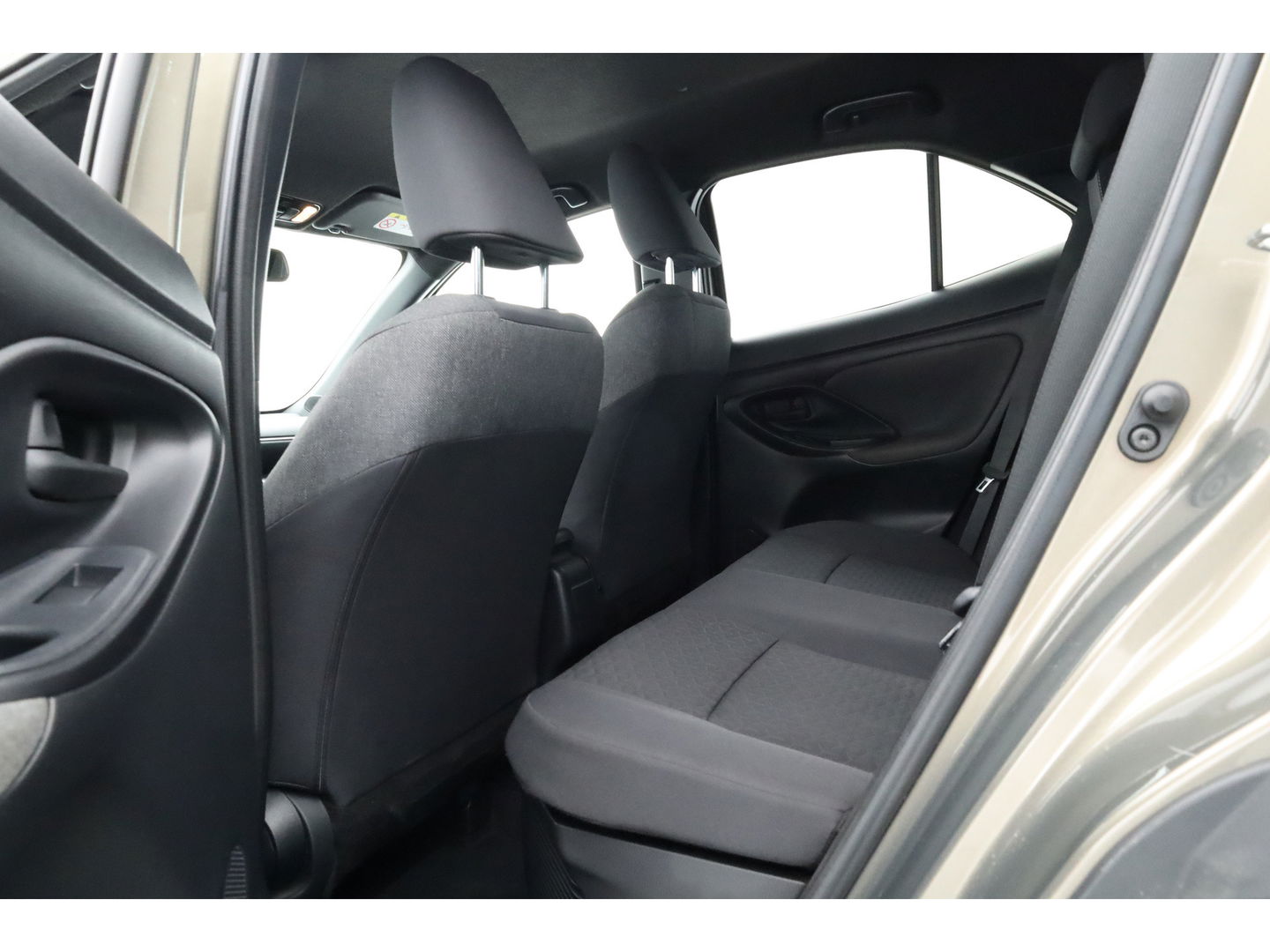 Toyota Yaris Cross 1.5 Hybrid Dynamic | Navi | Cruise | Apple CarPlay & Android Auto | PDC V+A | Camera | Stoelverw. | Dodehoekdet. | LED GERESERVEERD TOT MAANDAG