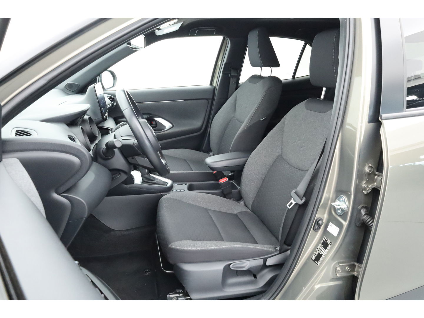 Toyota Yaris Cross 1.5 Hybrid Dynamic | Navi | Cruise | Apple CarPlay & Android Auto | PDC V+A | Camera | Stoelverw. | Dodehoekdet. | LED GERESERVEERD TOT MAANDAG